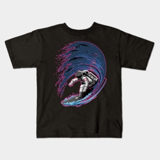 astronaut surfing in space Kids T-Shirt